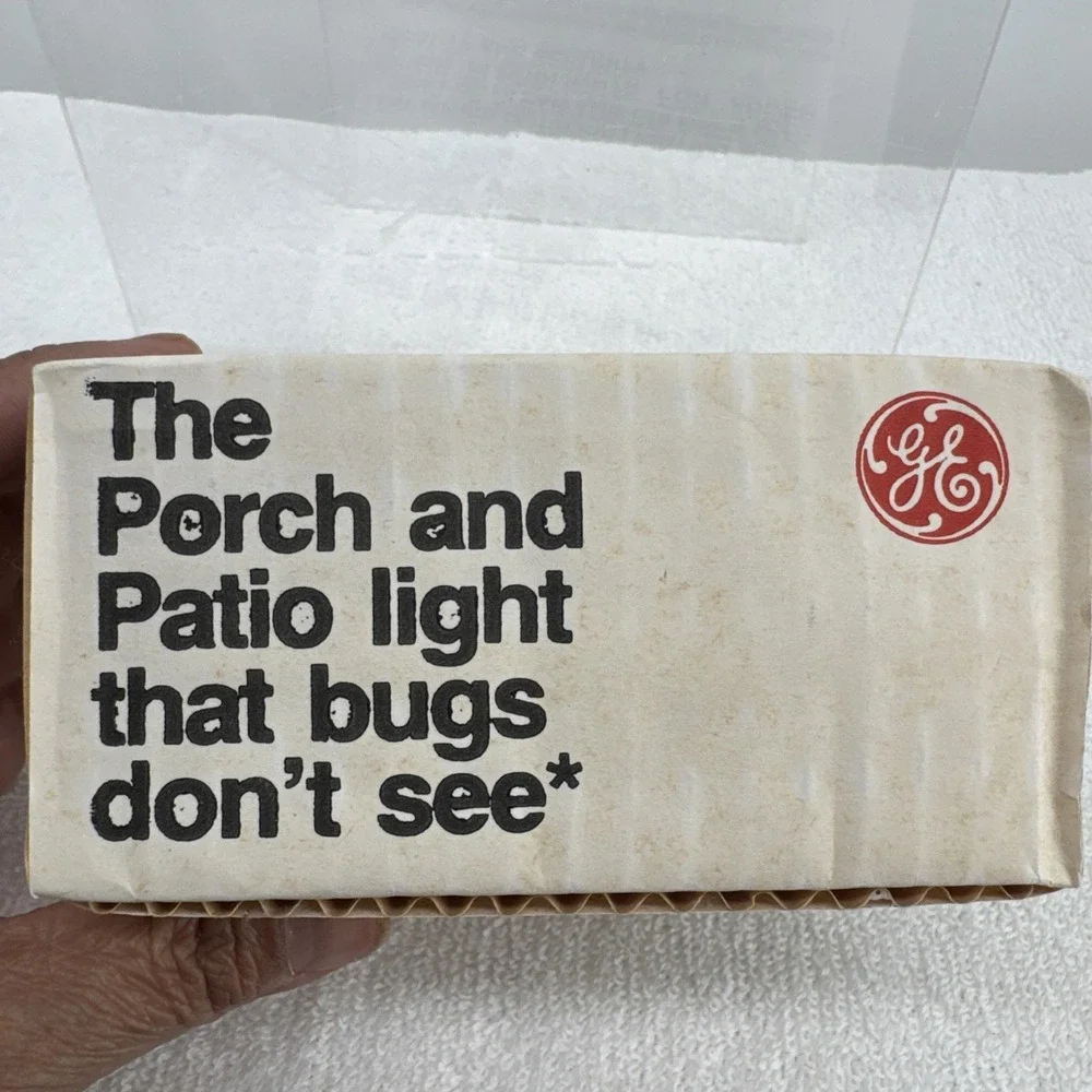 Vintage General Electric Lightbulb Bug Lite 100 Watt Two Bulbs New‎ Old Stock